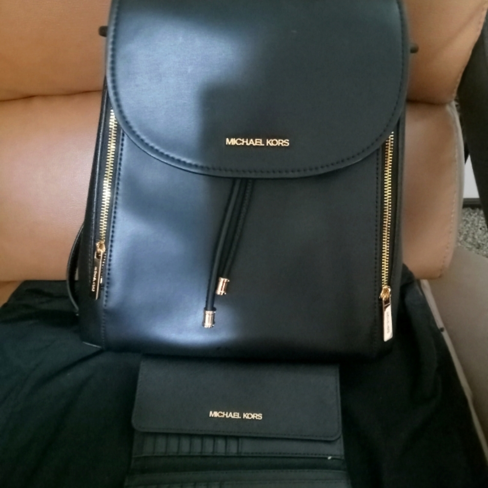 Micheal Kors purse & wallet